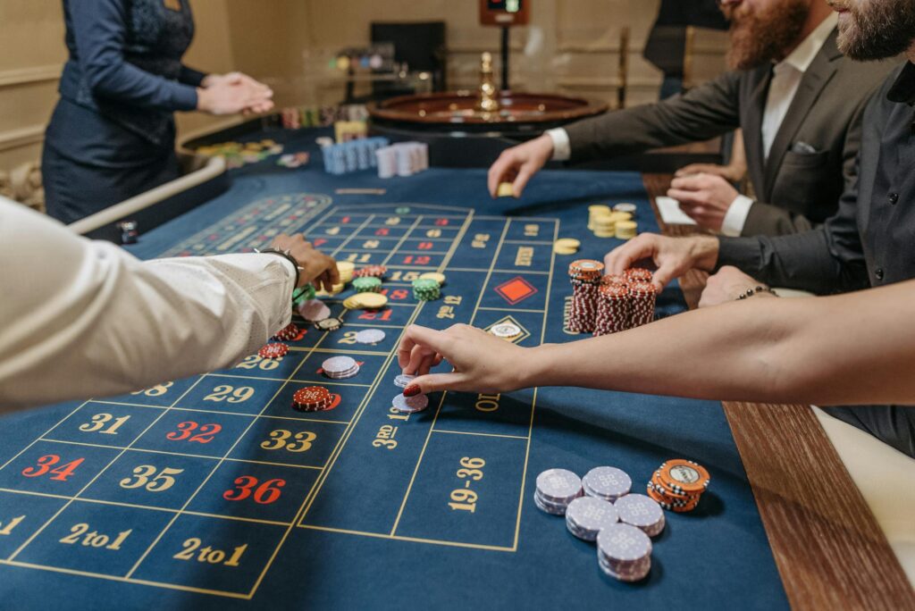 Turning a Small Stake into Big Wins: How Casino and PSV Betting Strategies Align